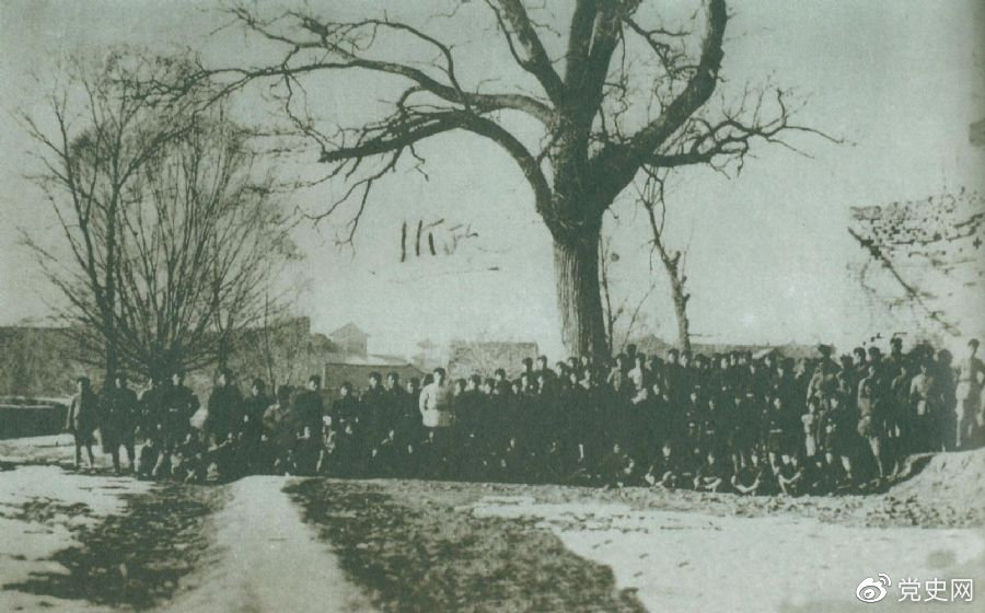 1935年8月6日，中央紅(hóng)軍改稱爲紅(hóng)一方面軍。圖爲紅(hóng)一方面軍一部。